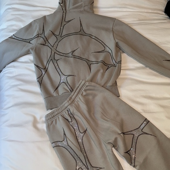 THORN RHINESTONE SWEATPANTS & ZIP HOODIE BONE SET - Picture 9 of 9